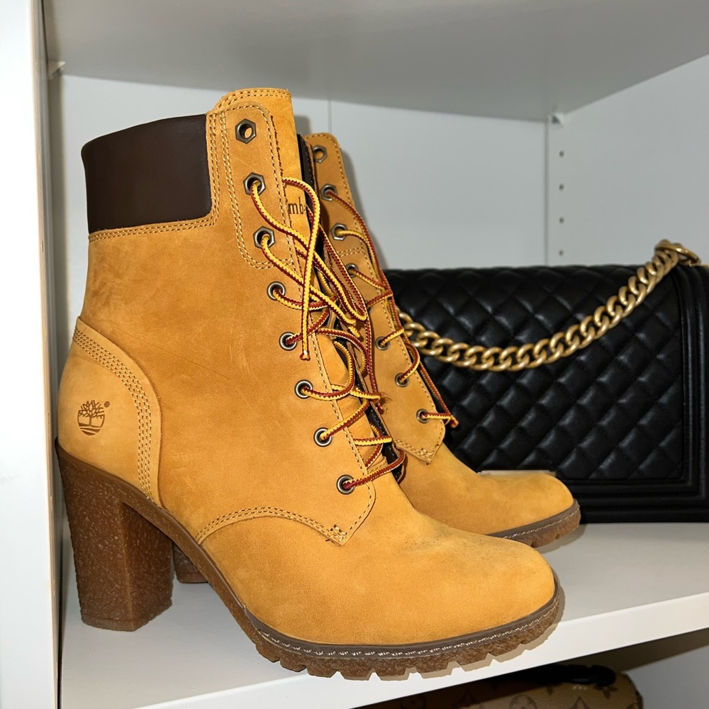 SOLD‼️Timberland heel boots